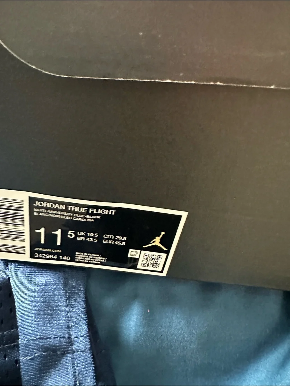 Jordan men 11.5 baby blue and white true flight - Picture 5 of 6